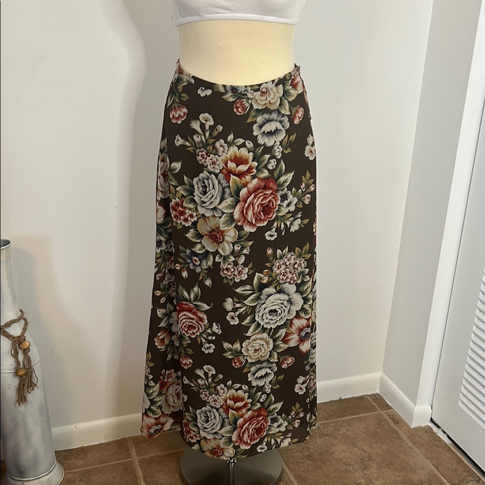 Chic Floral Maxi Skirt in Brown